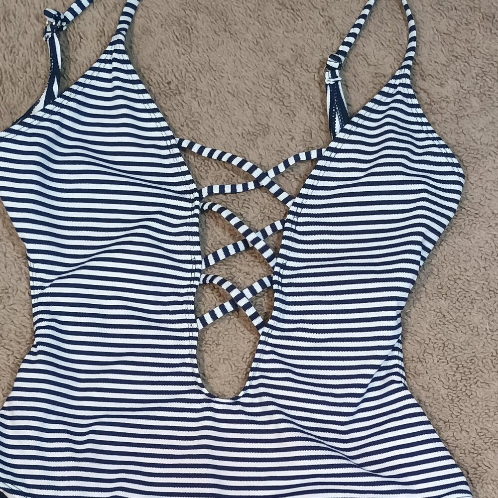 Cupshe/Striped One Piece/Womens Large/Black White/Lace Up Monokini Swim